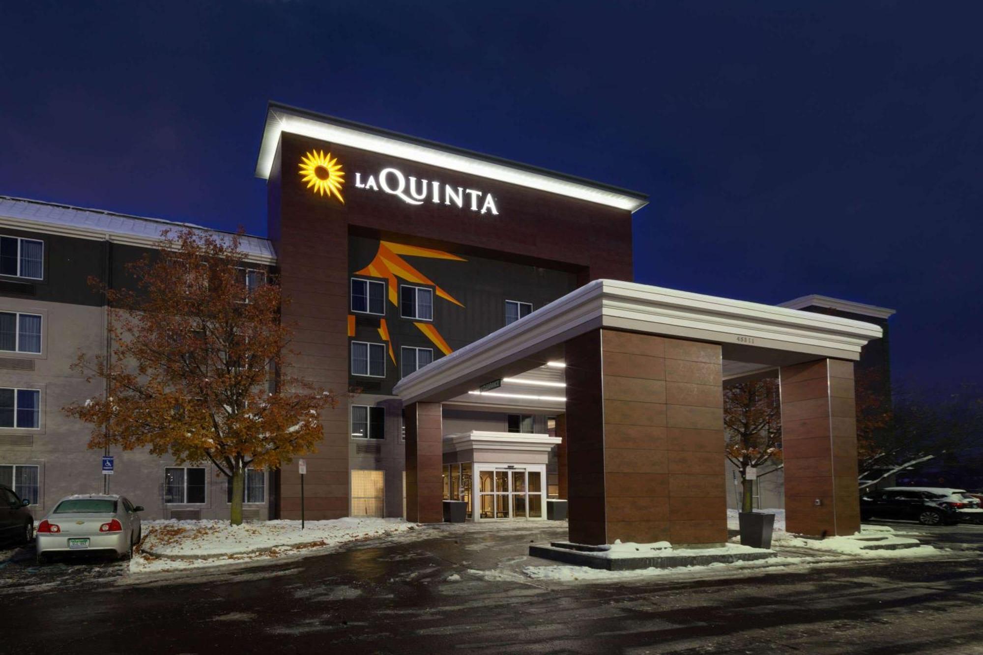 La Quinta By Wyndham Detroit Utica Hotel Exterior foto